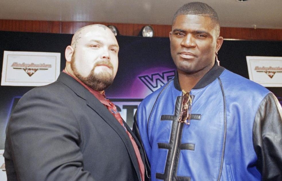 Lawrence Taylor pasó de la NFL a la WWE