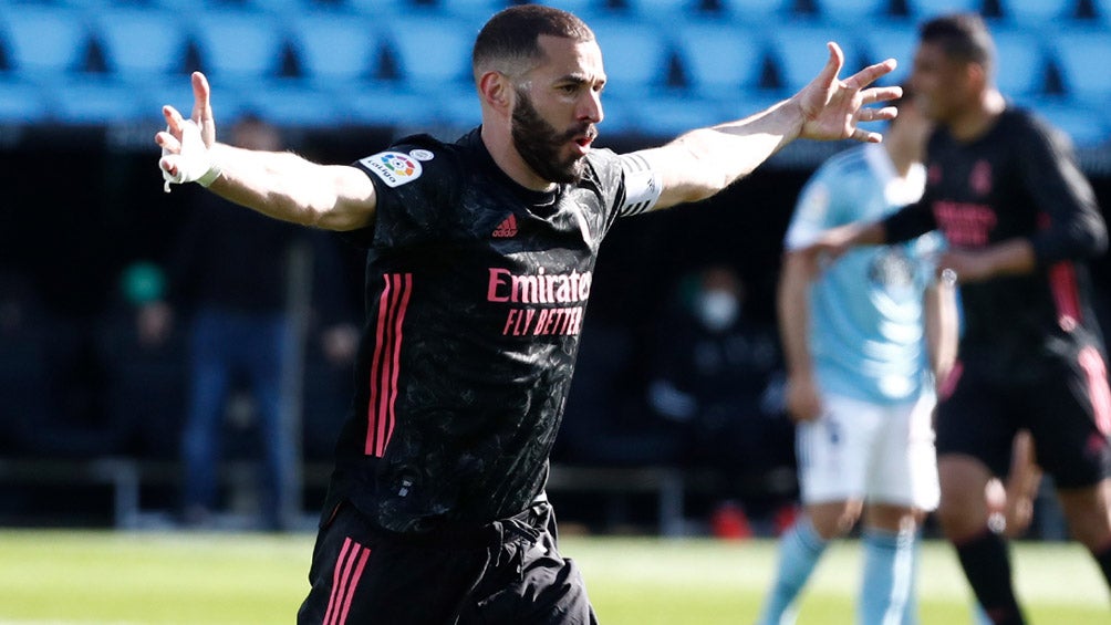 Karim Benzema festeja una anotación con el Real Madrid 