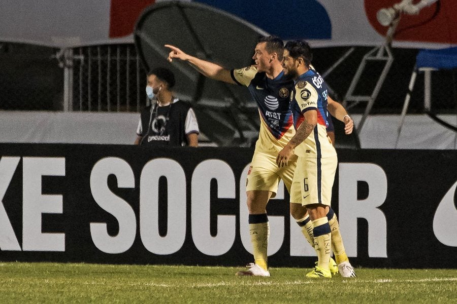 Viñas y Díaz celebran gol ante Olimpia