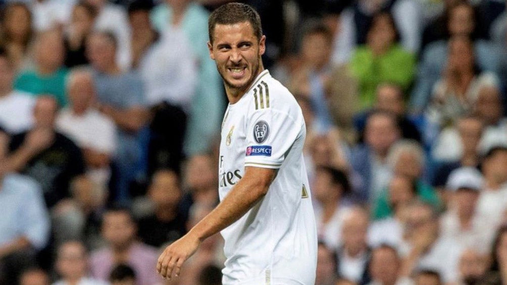 Eden Hazard durante un duelo con el Real Madrid 