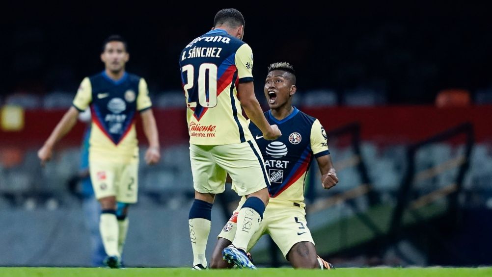 Richard Sánchez y Pedro Aquino festejando un gol a favor del América