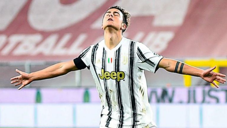 Paulo Dybala en festejo con la Juventus