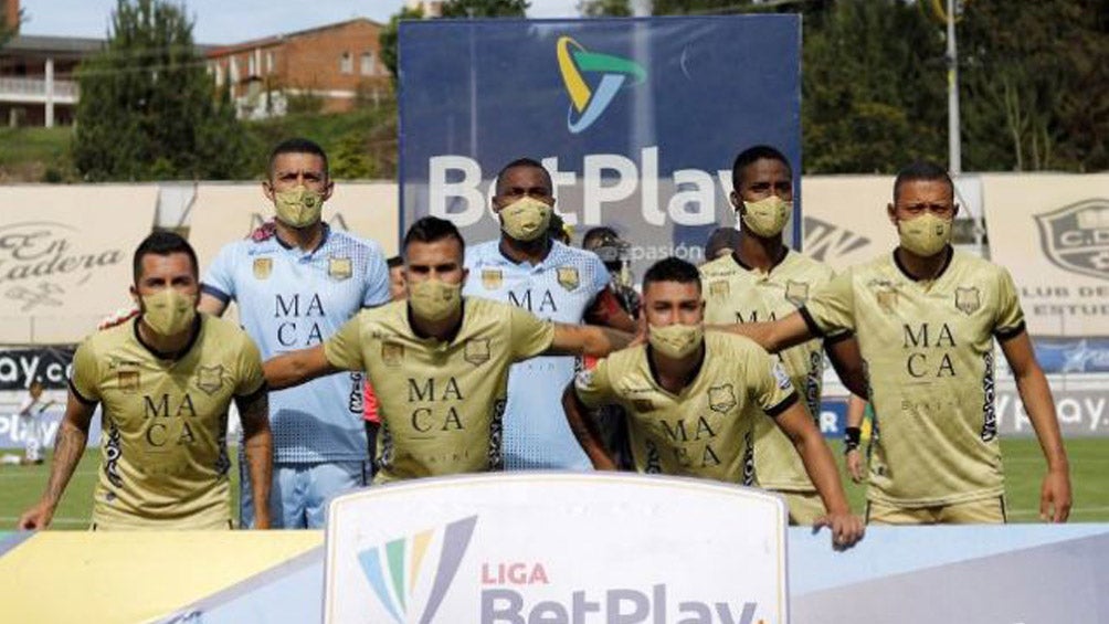 Jugadores de Águilas Doradas, previo al arranque del juego