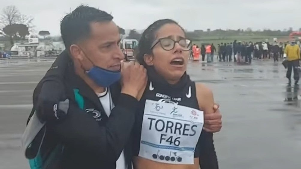 Daniela Torres junto a su entrenador Enrique Hernández