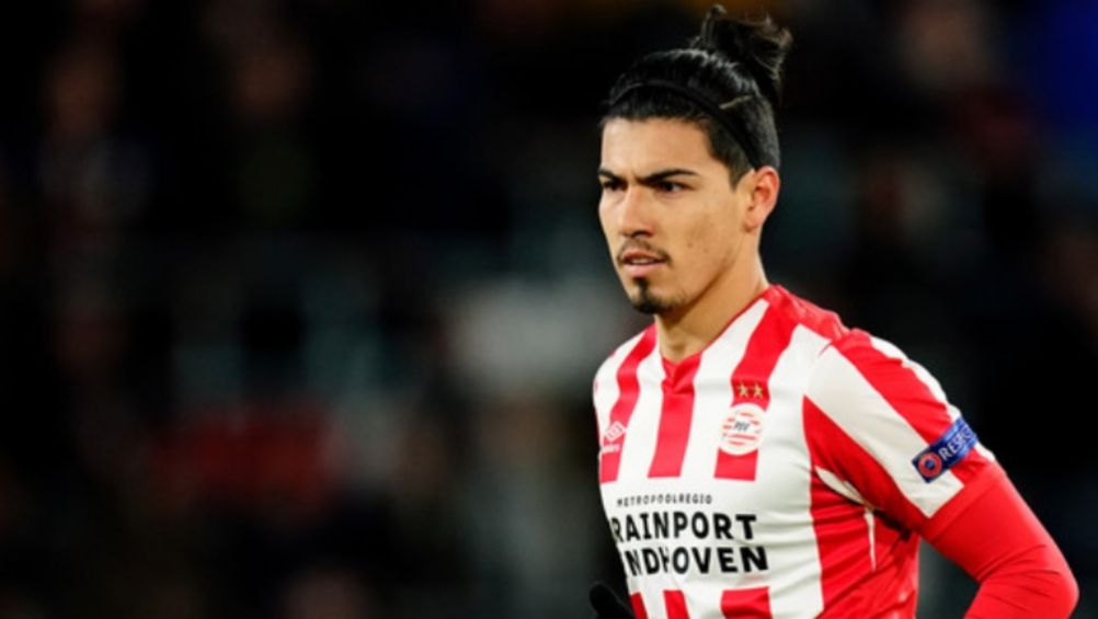 Erick Gutiérrez en un partido con el PSV