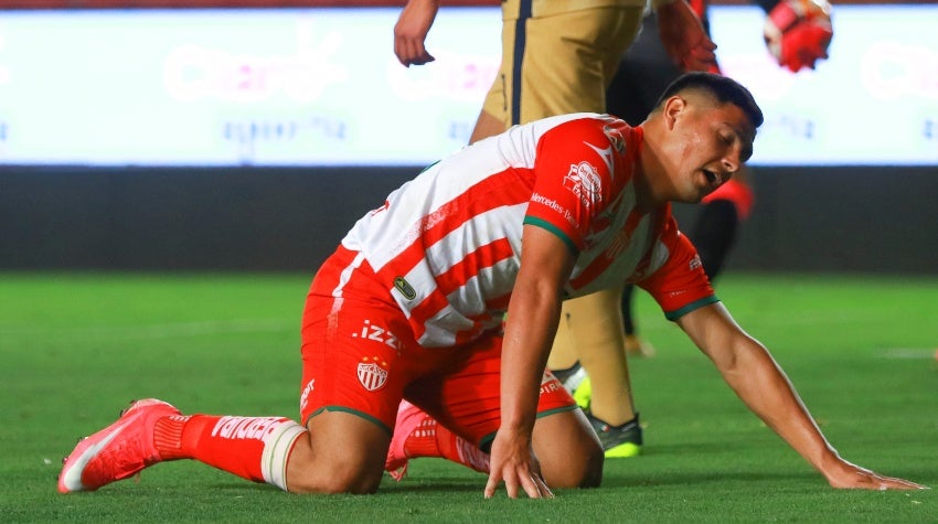 Maximiliano Salas en el juego entre Necaxa y Pumas