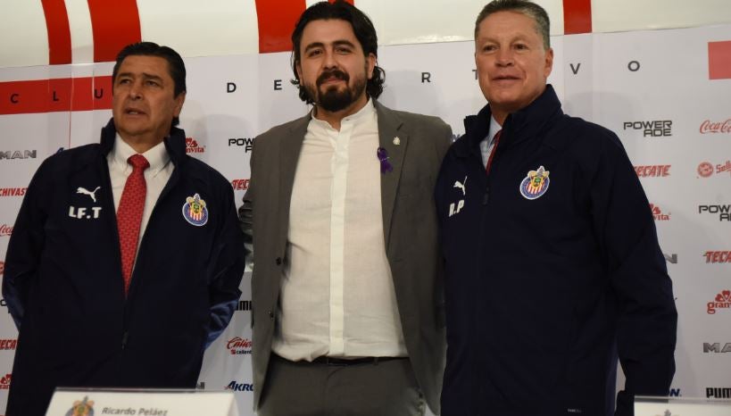 Tena, Amaury y Peláez, en conferencia de Chivas