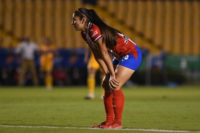 Yashira Barrientos en un partido con Chivas