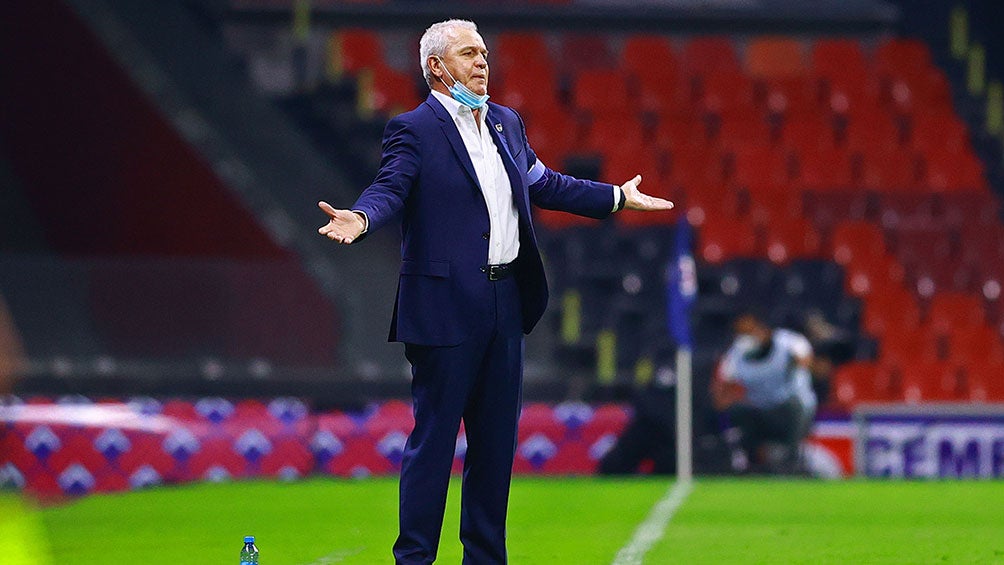 Javier Aguirre en un partido con Rayados