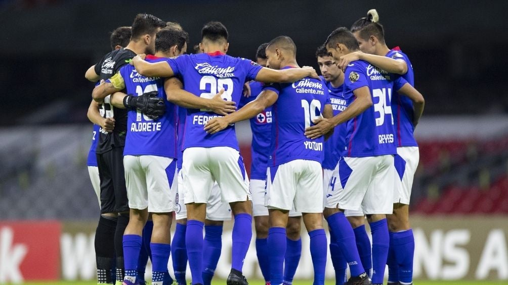 Jugadores de Cruz Azul en un partido 