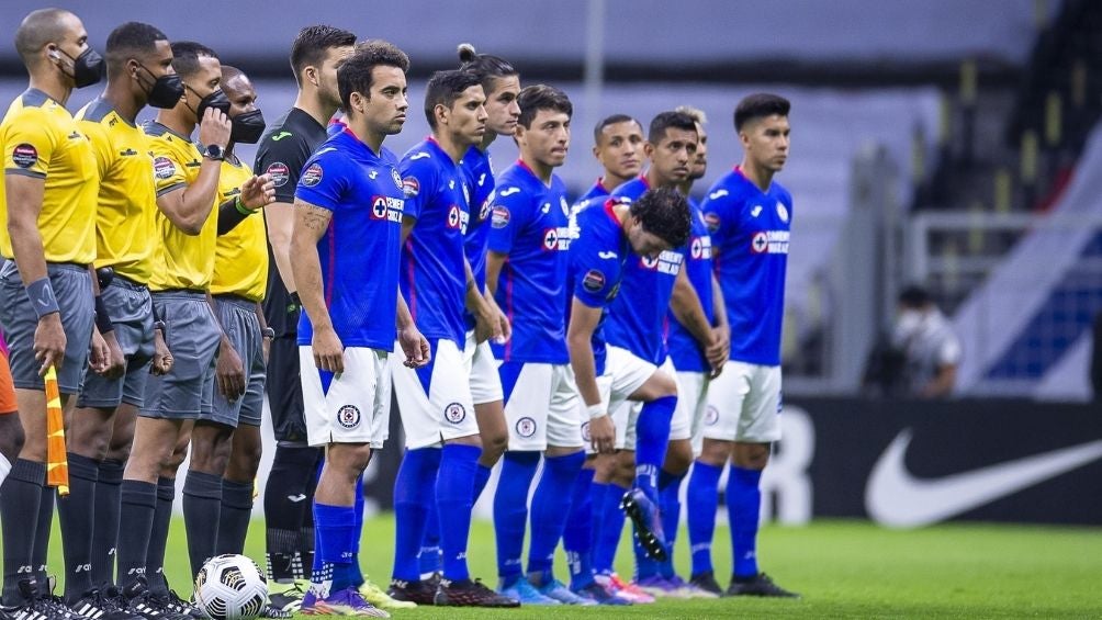 Jugadores de Cruz Azul durante un partido 