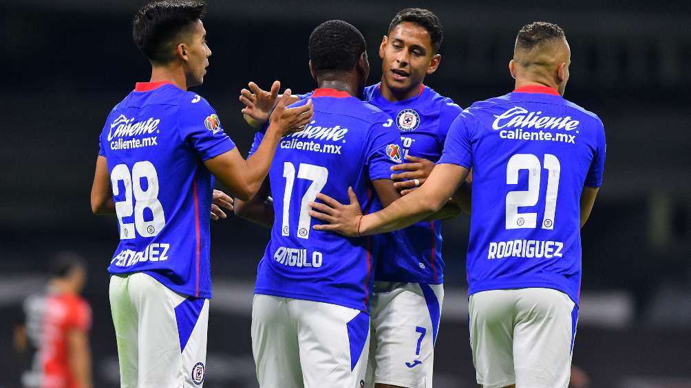 Cruz Azul en festejo de gol