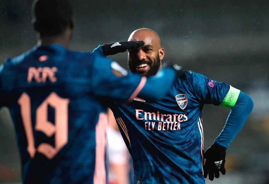 Lacazzete celebrando con Pépé un gol 