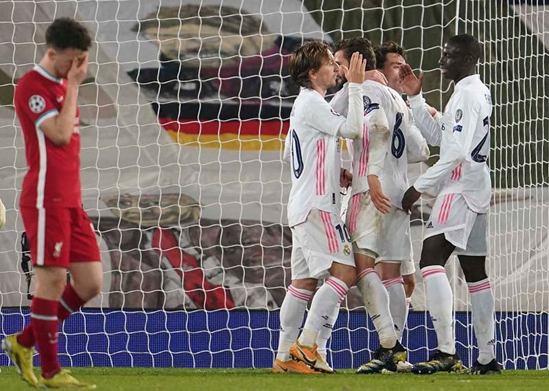 Jugadores del Real Madrid festejan el boleto a Semis 