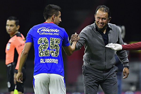 El DT peruano junto a Roberto Alvarado 