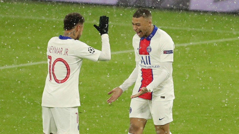 Neymar y Mbappé en el duelo entre PSG y el Bayern Munich