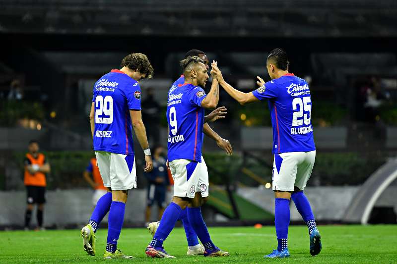 Cruz Azul en festejo de gol