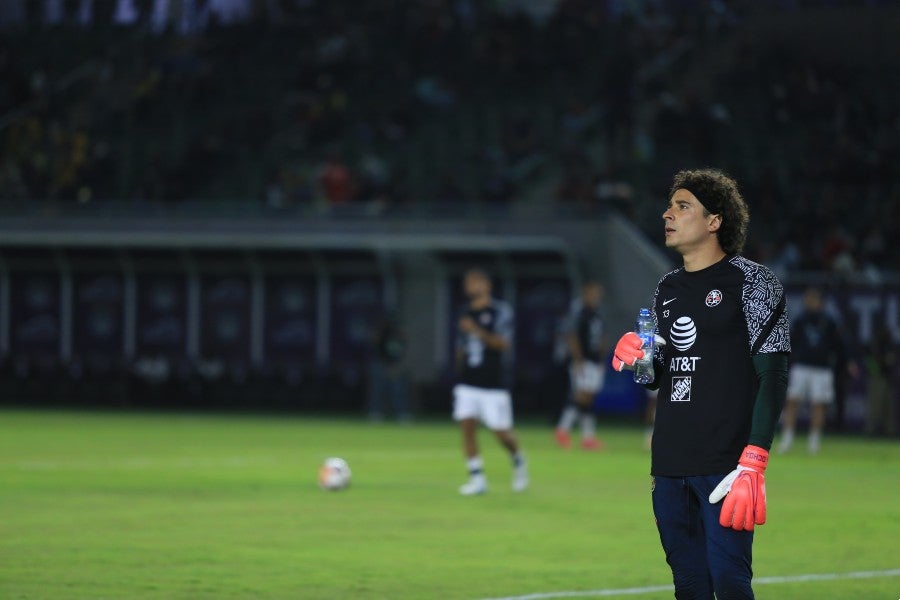 Guillermo Ochoa previo a un partido con América