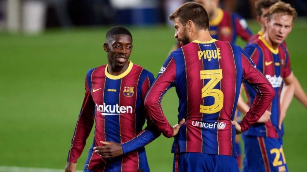 Dembélé y Piqué en un partido