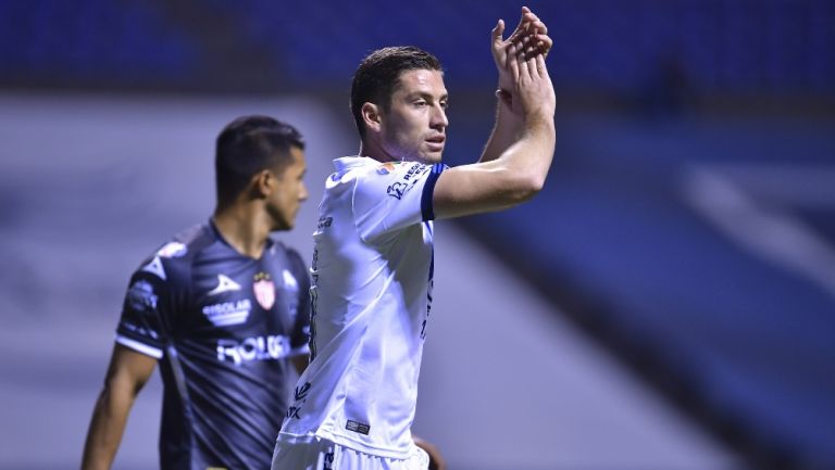 Santiago Ormeño en el partido de Puebla vs Necaxa