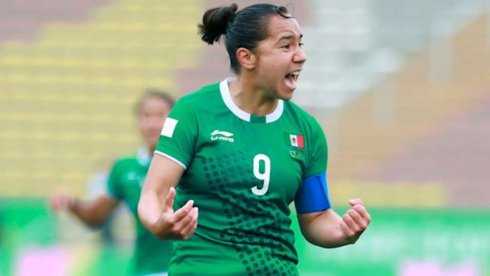 Charlyn Corral en festejo de gol