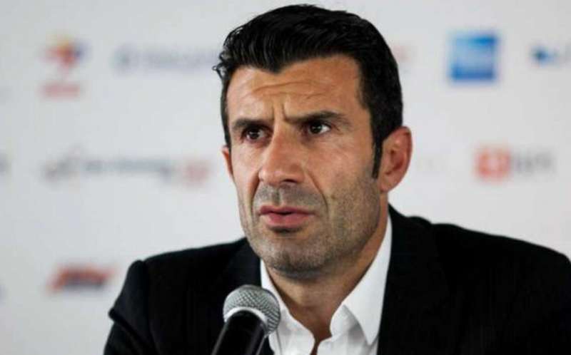 Luis Figo en conferencia de prensa