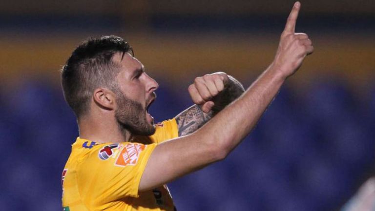 Gignac, en festejo de gol 