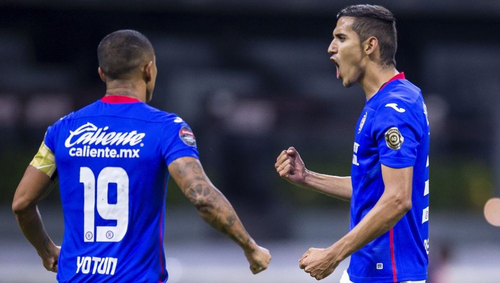 Josué Reyes en festejo con Cruz Azul