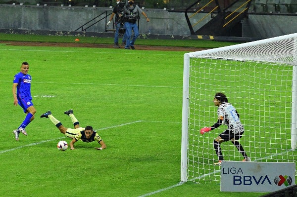 Acción en el Clásico Joven