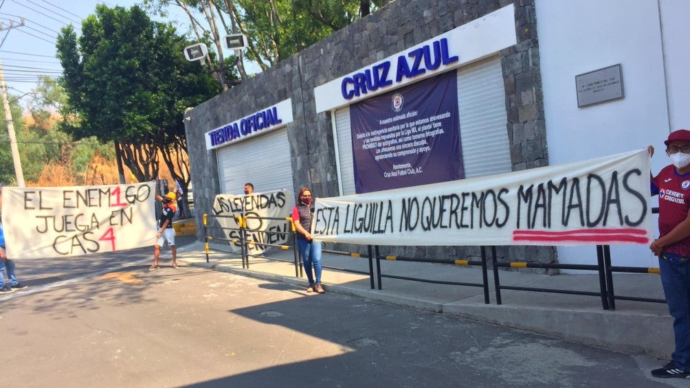 Cruz Azul: Aficionados se manifestaron afuera de La Noria