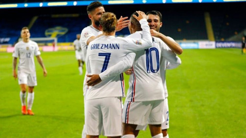 Jugadores de Francia celebran un gol ante Suecia 