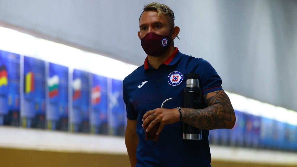 Walter Montoya previo a un partido de Cruz Azul