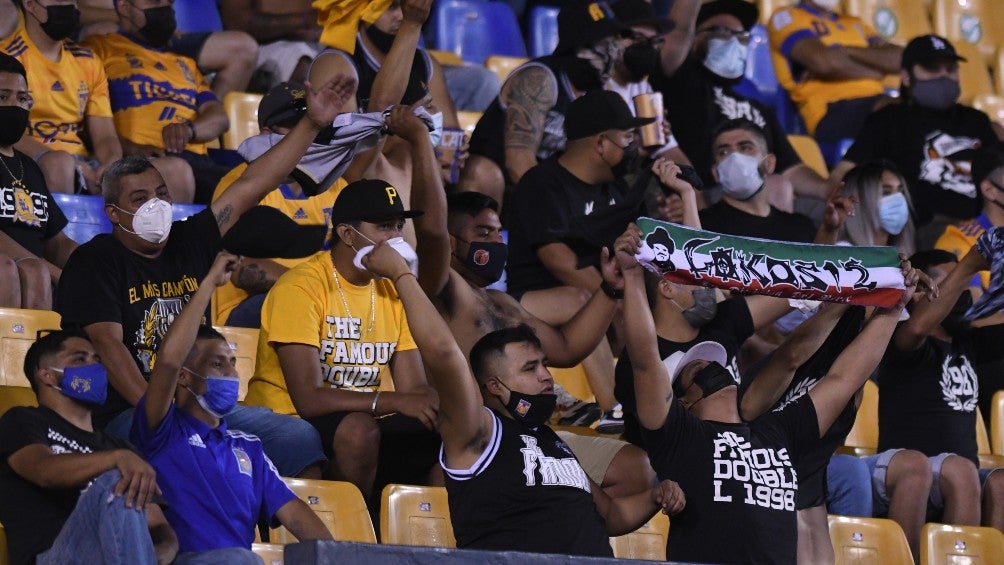 Afición de Tigres en El Volcán