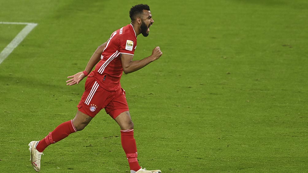  Eric Maxim Choupo festeja un gol con Bayern