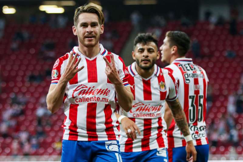 Chivas en festejo de gol