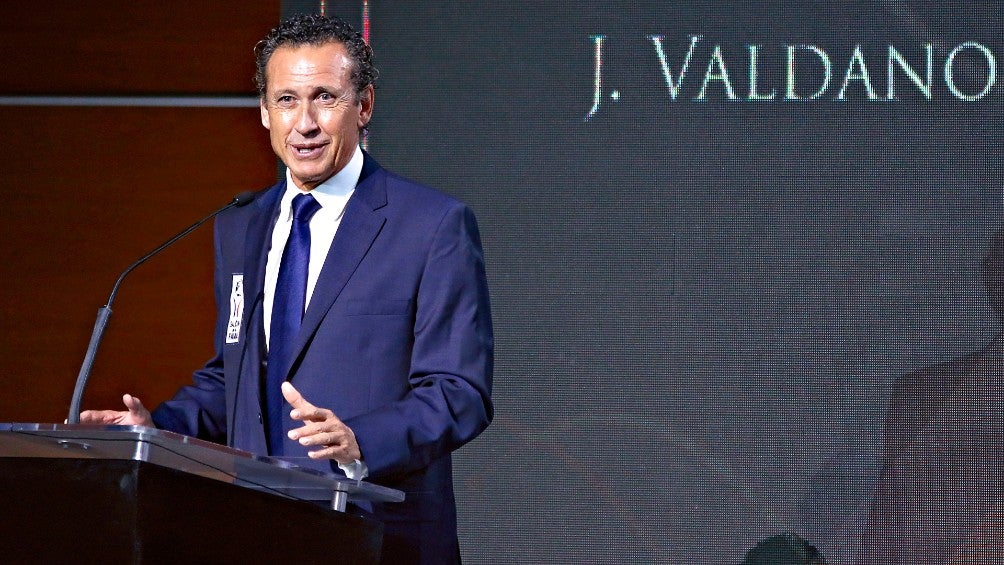 Jorge Valdano durante la ceremonia de Investidura 2017 del Salón de la Fama del Futbol Nacional e Internacional