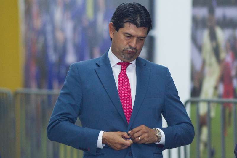 Cardozo dirigiendo a Chivas