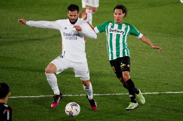 Lainez tuvo un buen partido 