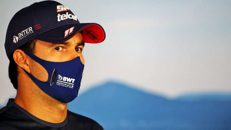 Checo Pérez en conferencia