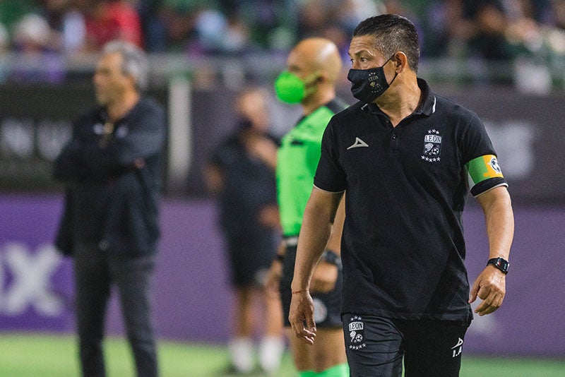 Nacho Ambriz en un duelo de León 