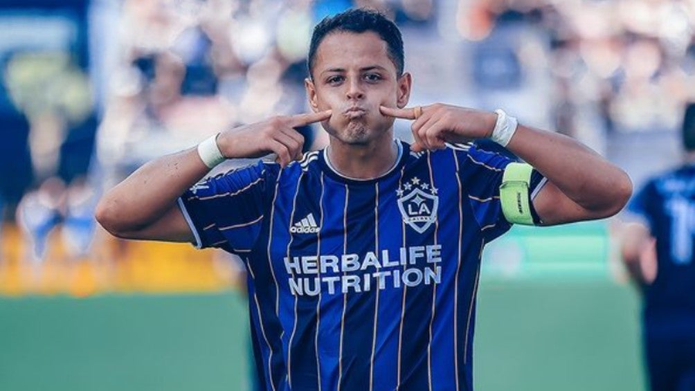 Chicharito durante un partido con el Galaxy