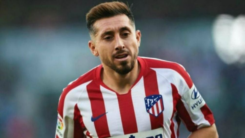 Héctor Herrera en partido con el Atlético 