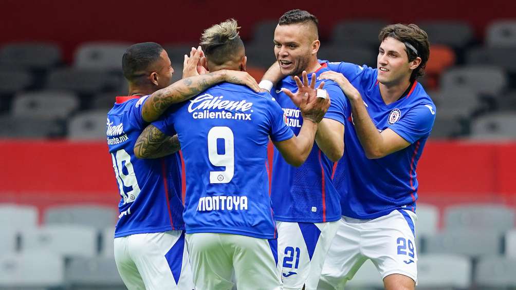 Cruz Azul en festejo de gol