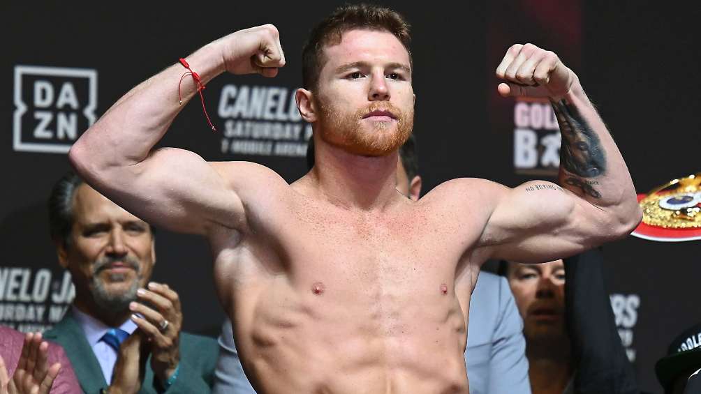 Canelo Álvarez en presentación 