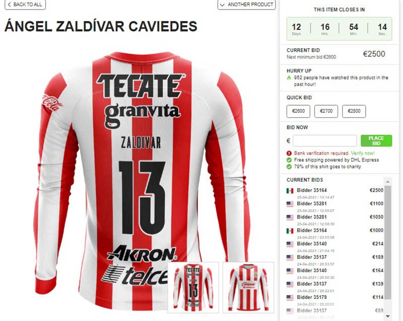 La playera de Zaldívar en subasta