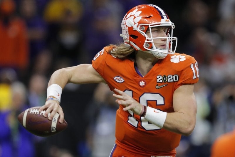 Trevor Lawrence, en acción con Clemson 