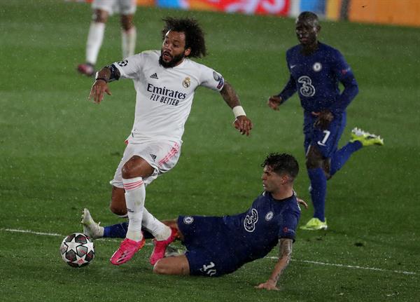 Marcelo en acción ante el Chelsea