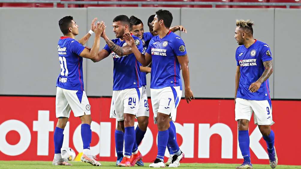 Cruz Azul en festejo de gol