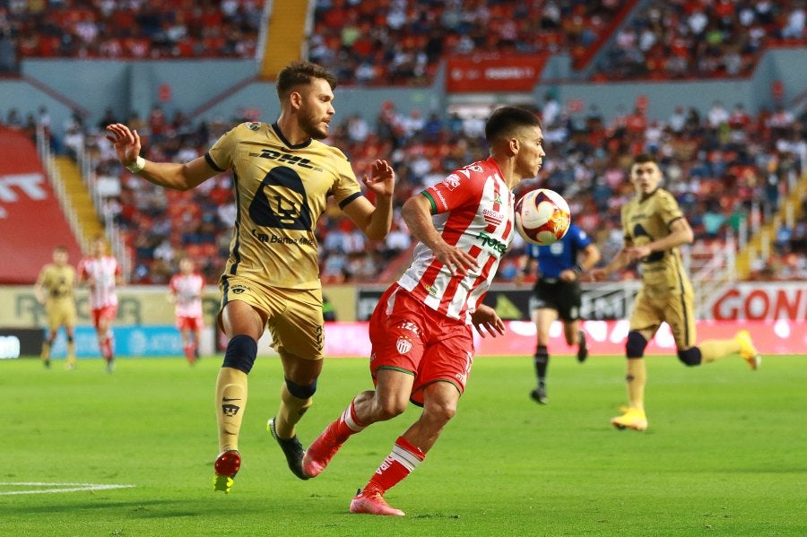 Nicolás Freire durante un partido con Pumas