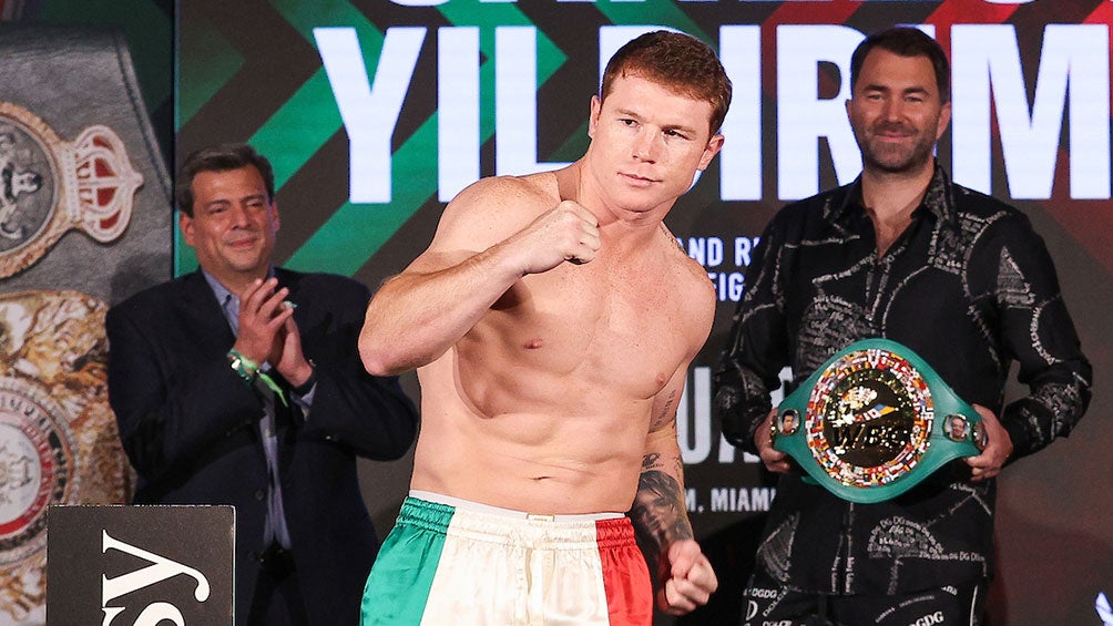 Canelo Álvarez en el pesaje previo a la pelea contra Yildirim